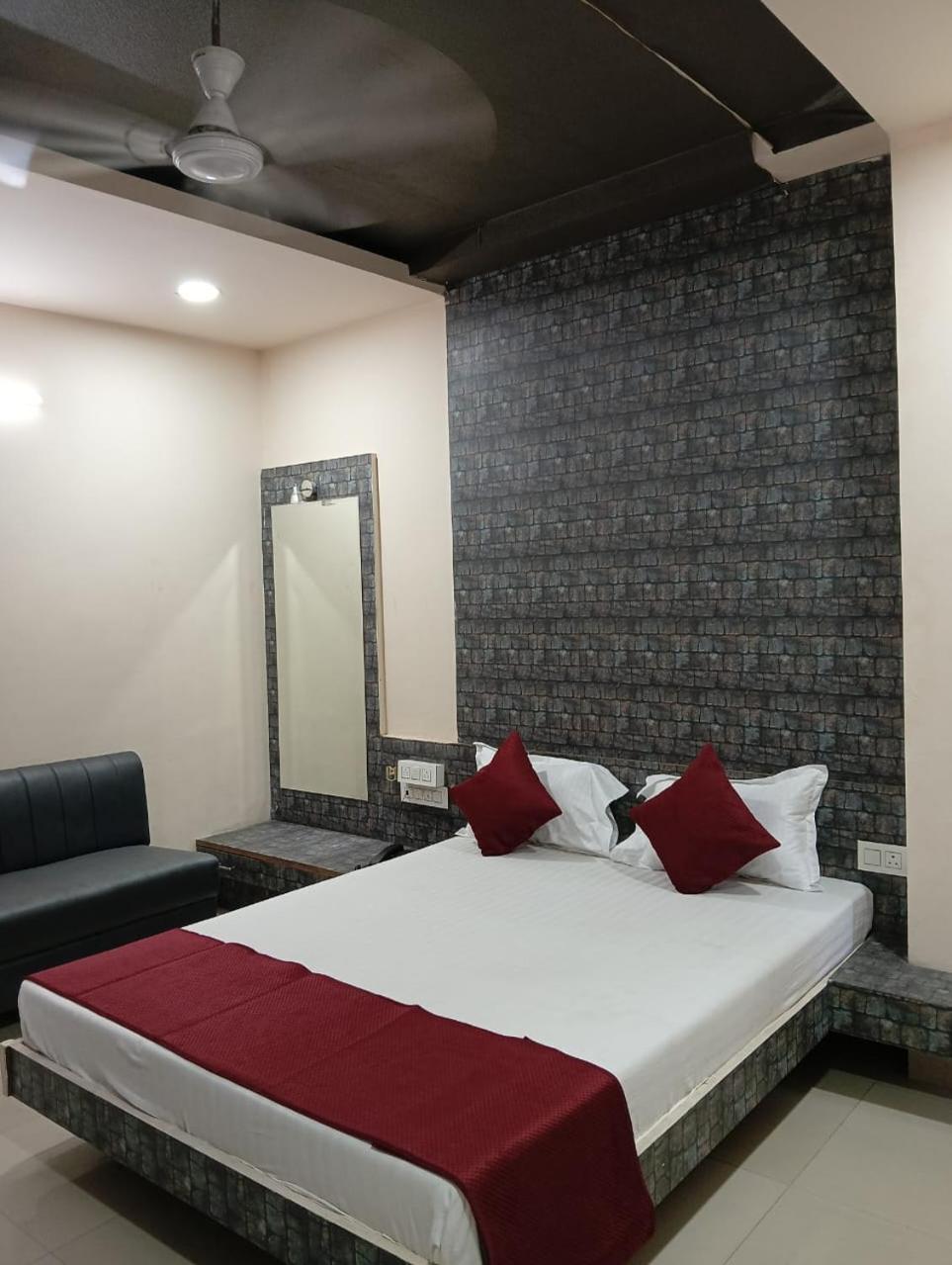 Hotel Tirupati Palace Indore Exterior photo